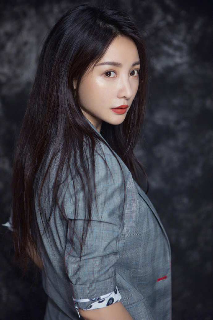 中国内地湖南衡阳女演员柳岩写真电脑桌面壁纸之网络美女图片