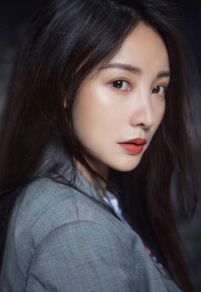 中国内地湖南衡阳女演员柳岩写真电脑桌面壁纸之网络美女图片