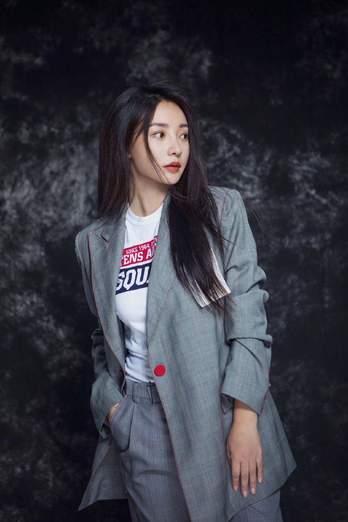 中国内地湖南衡阳女演员柳岩写真电脑桌面壁纸之网络美女图片