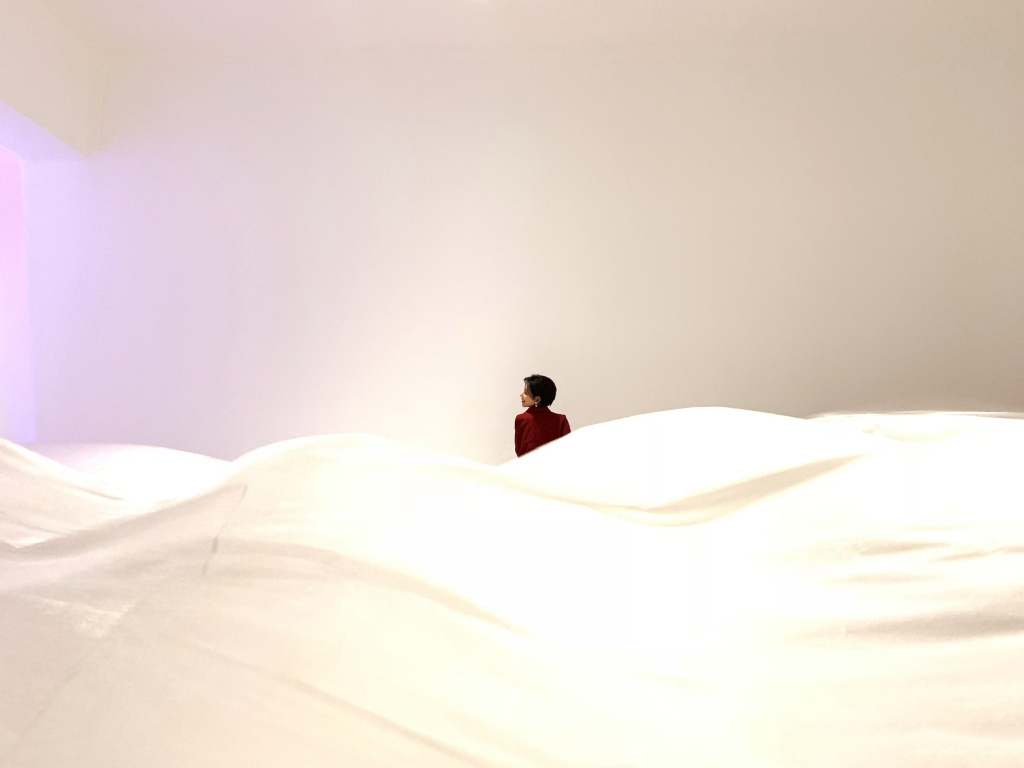 高清女星冯若绮红色性感靓丽写真图片图片