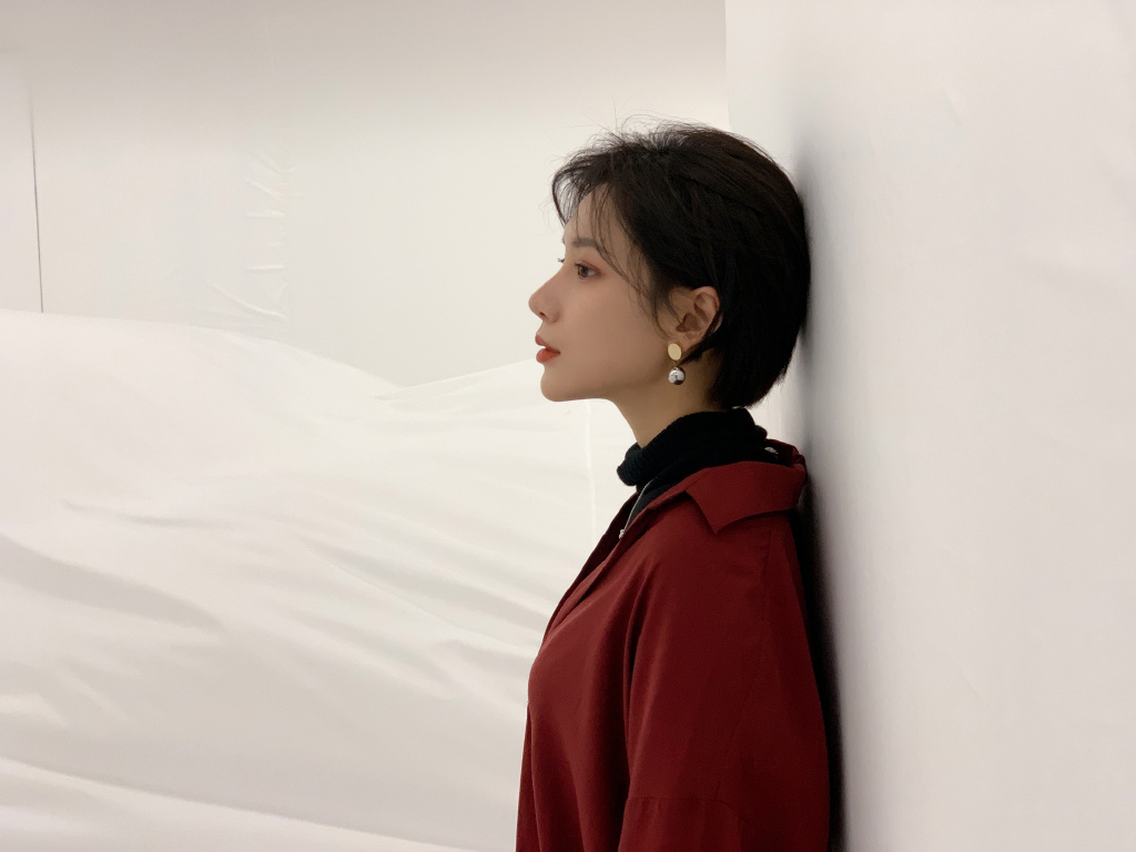 高清女星冯若绮红色性感靓丽写真图片图片