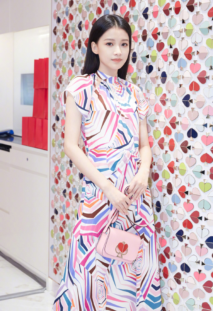 林省通化市集安女明星孙怡妩媚动人时尚写真大片图片