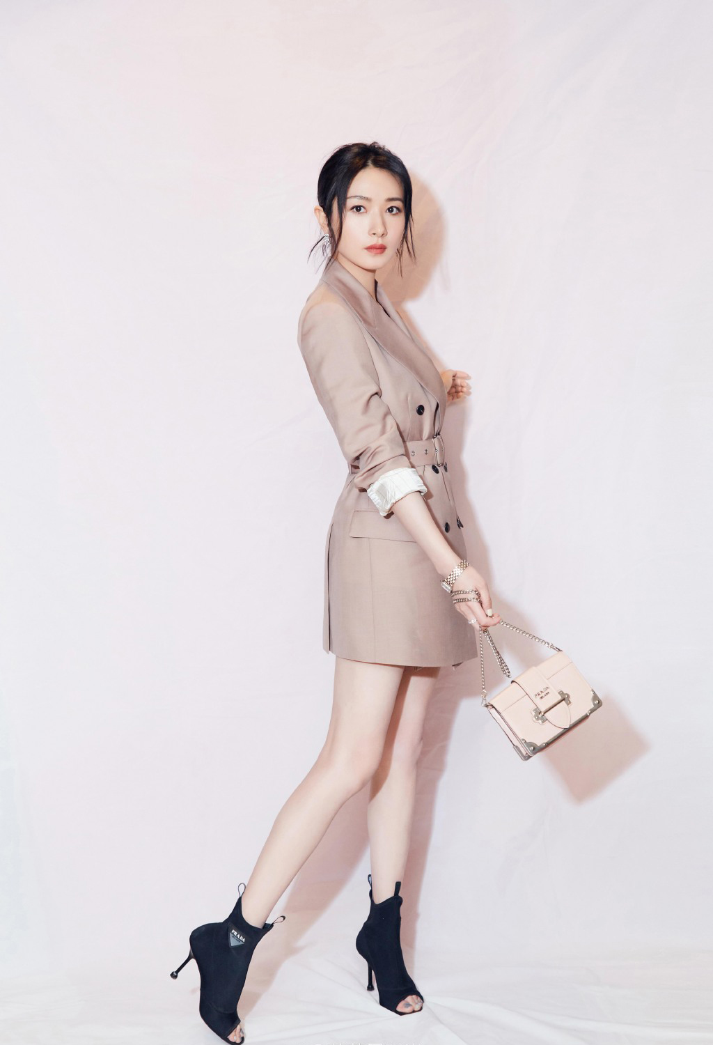 万茜OL装扮干练性感杂志写真图片图片