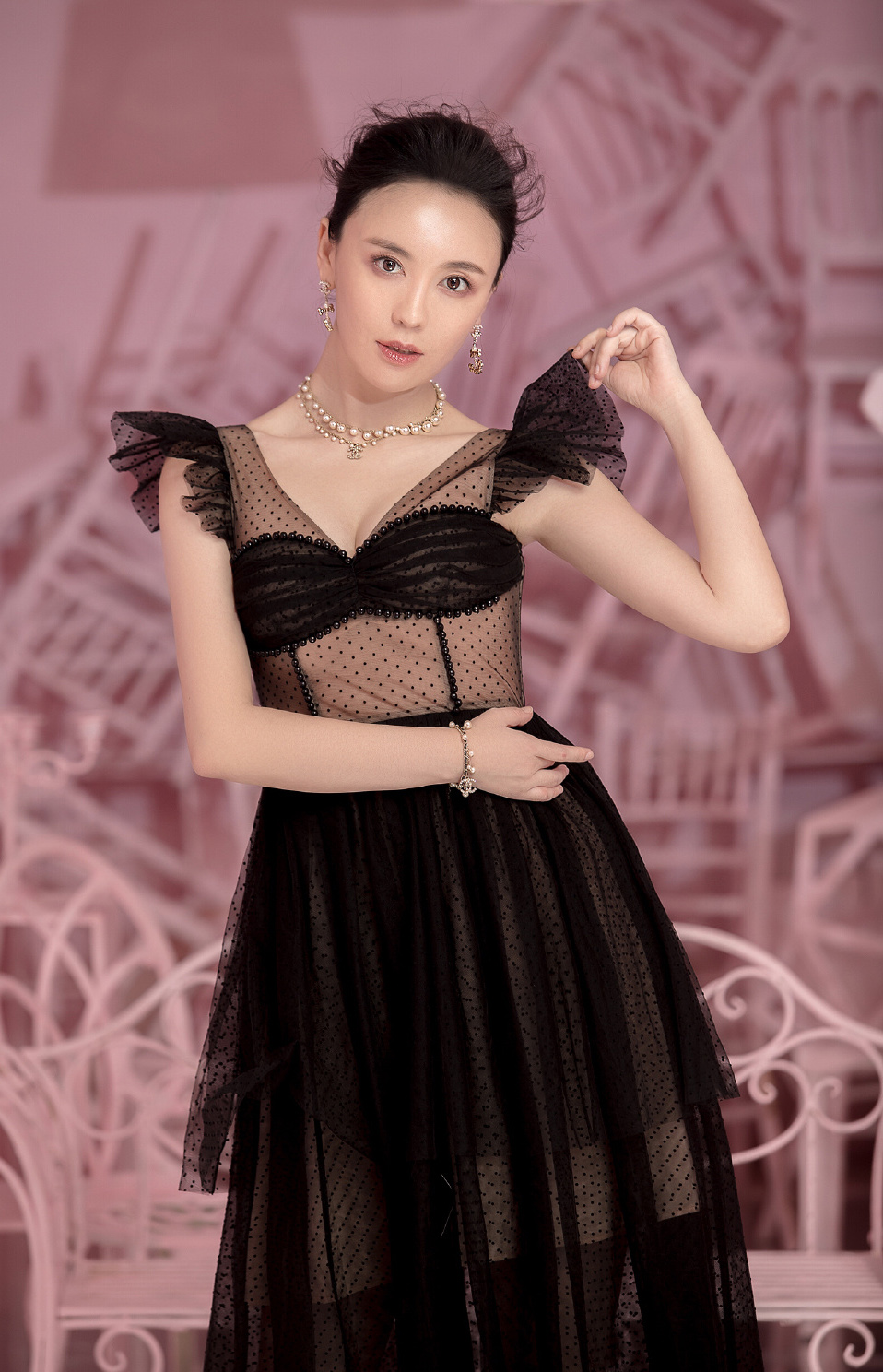 山东籍内地女演员吕佳容性感迷人写真桌面壁纸图片