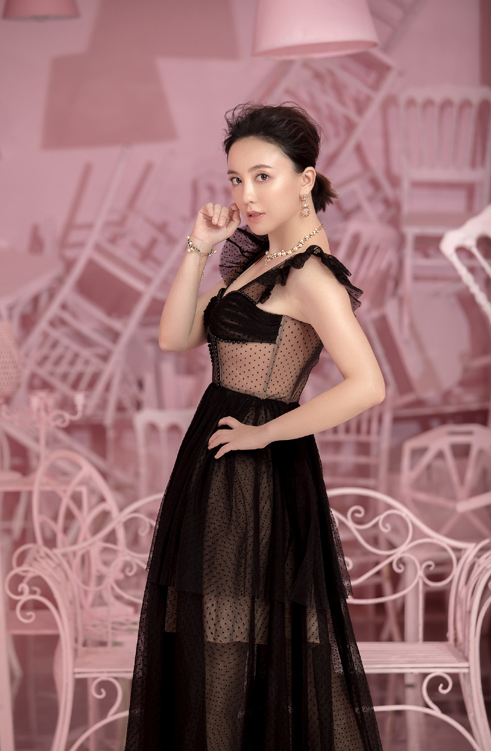 山东籍内地女演员吕佳容性感迷人写真桌面壁纸图片