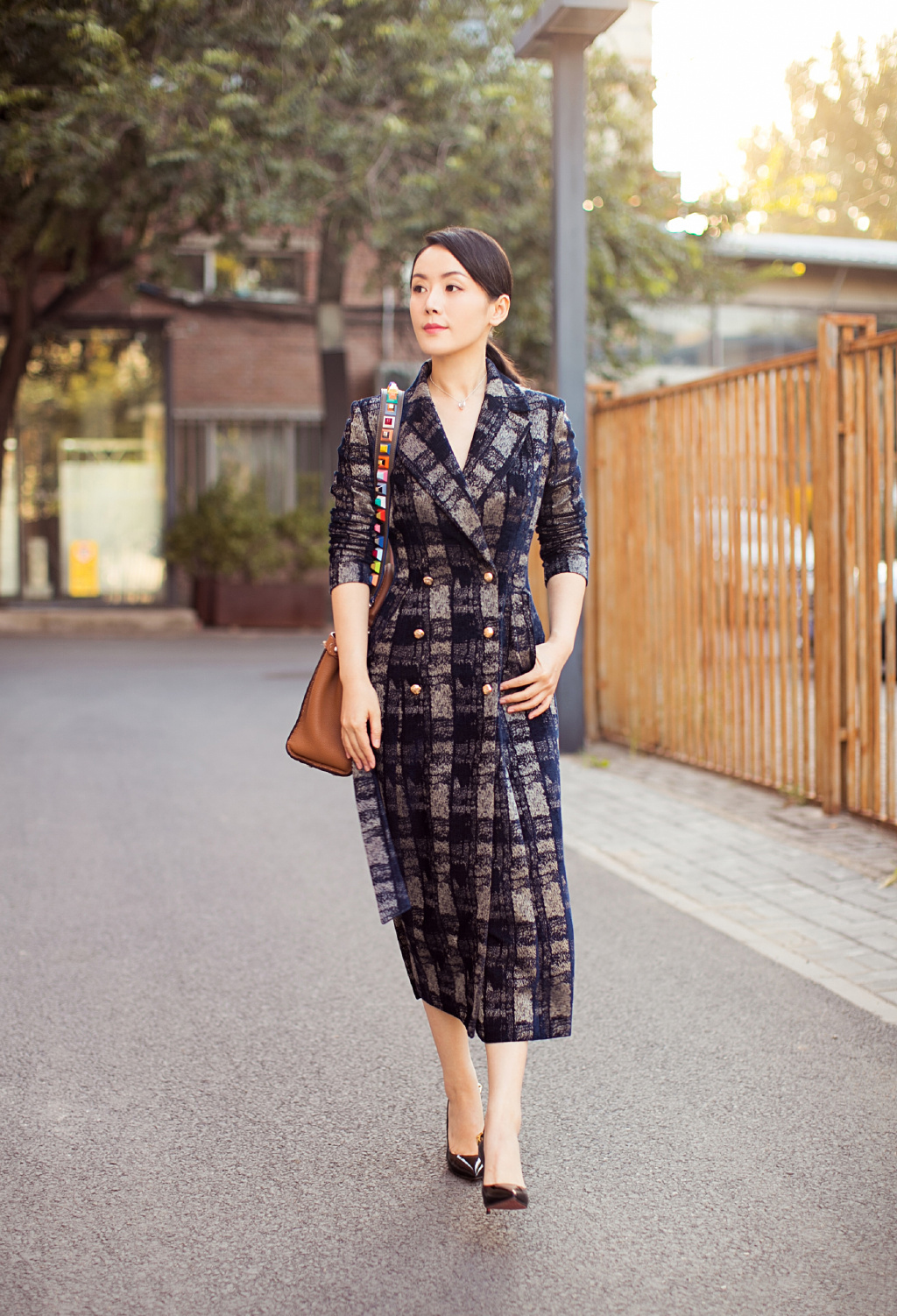 中国大陆四川成都女演员车永莉性感温婉街拍图片图片