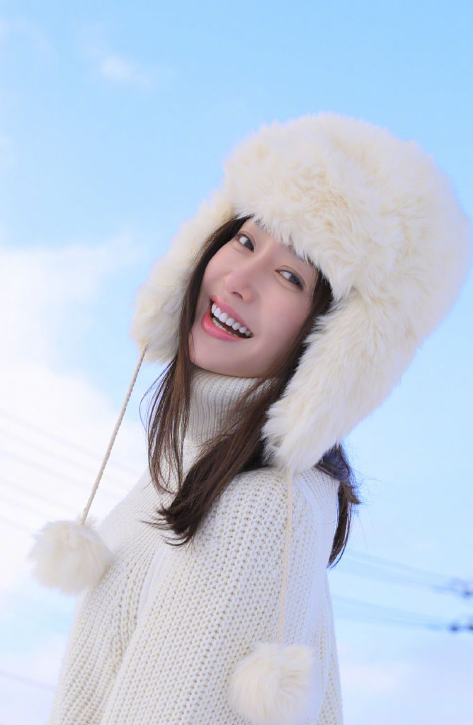 高清中国内地辽宁省沈阳女演员秦岚优雅自信性感写真图片