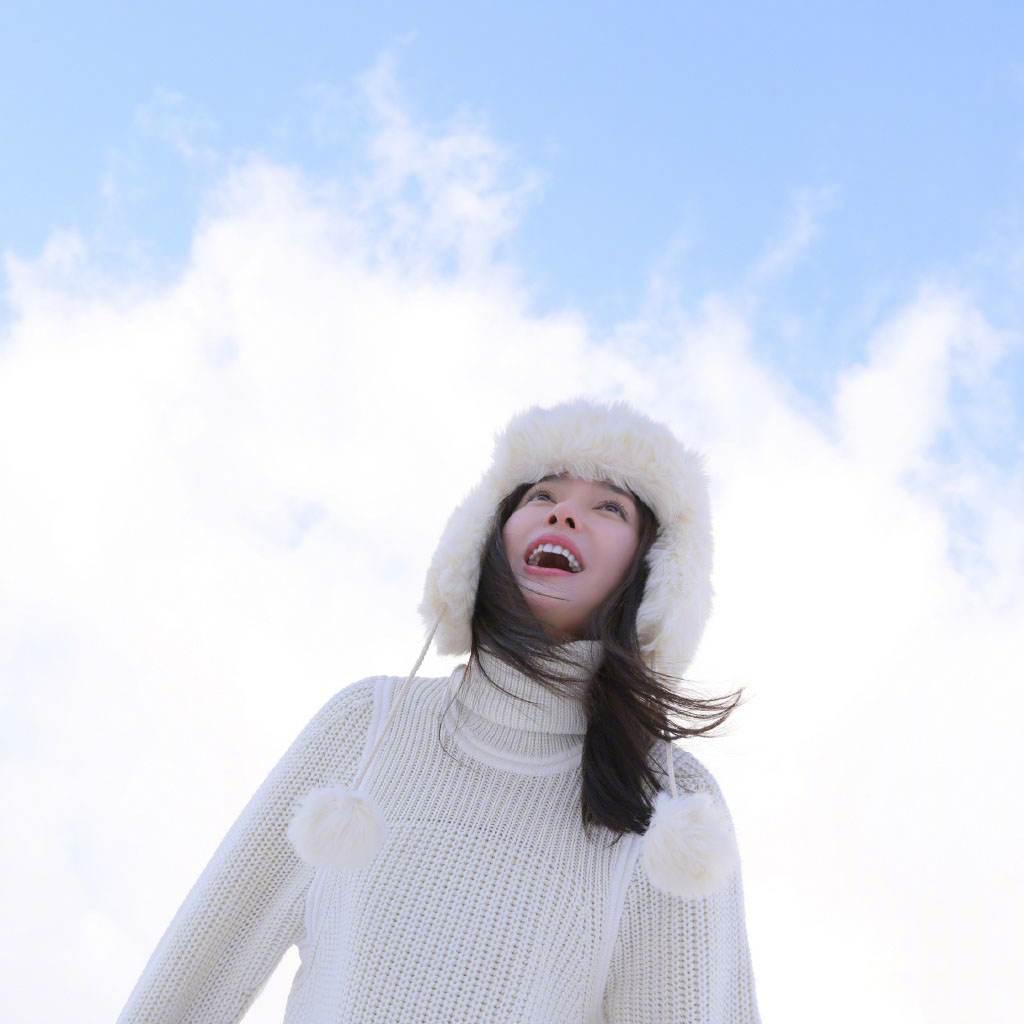 高清中国内地辽宁省沈阳女演员秦岚钻石蓝睫毛魅力性感写真图片