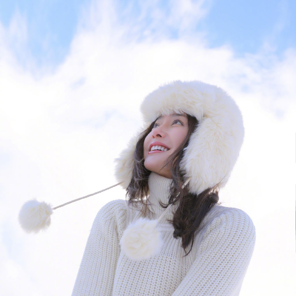 高清中国内地辽宁省沈阳女演员秦岚优雅自信性感写真图片