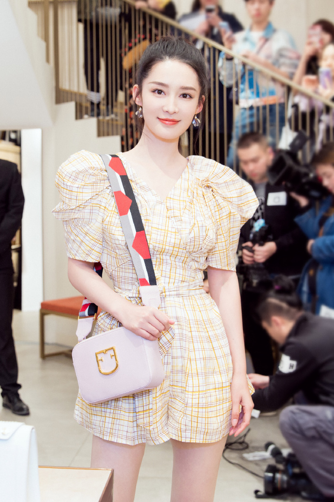 李沁图片