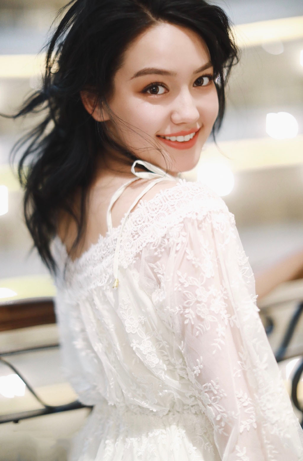 高清女星李诗颖白衫活力写真图片图片