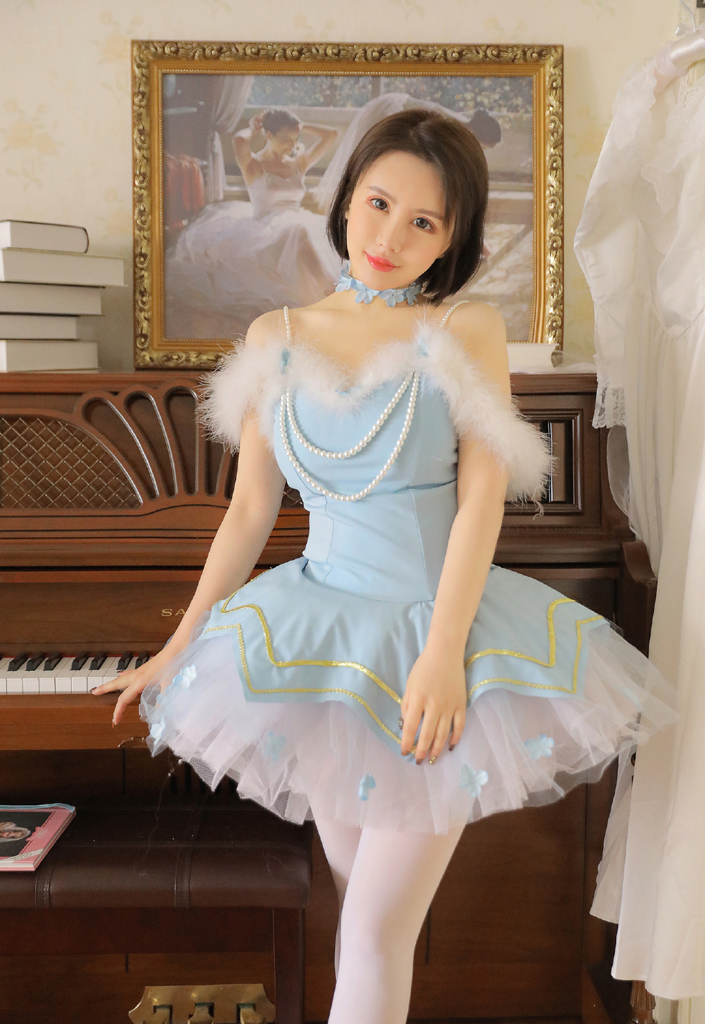 高清00后青春美少女热裤美女吊带锁骨性感私房写真图片