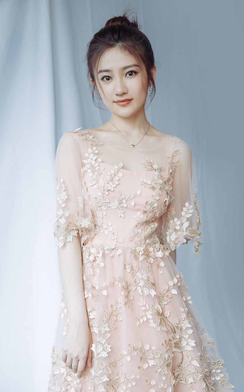 中国内地海市女演员汤梦佳清纯可爱居家写真图片图片