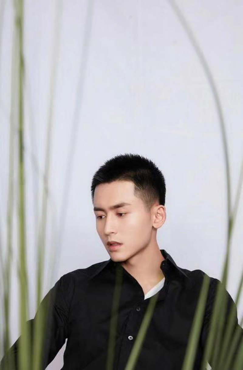 张哲瀚图片