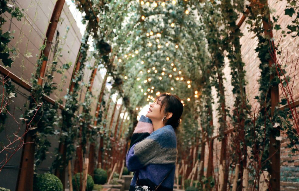 杨子姗清新淡雅活动写真图片图片