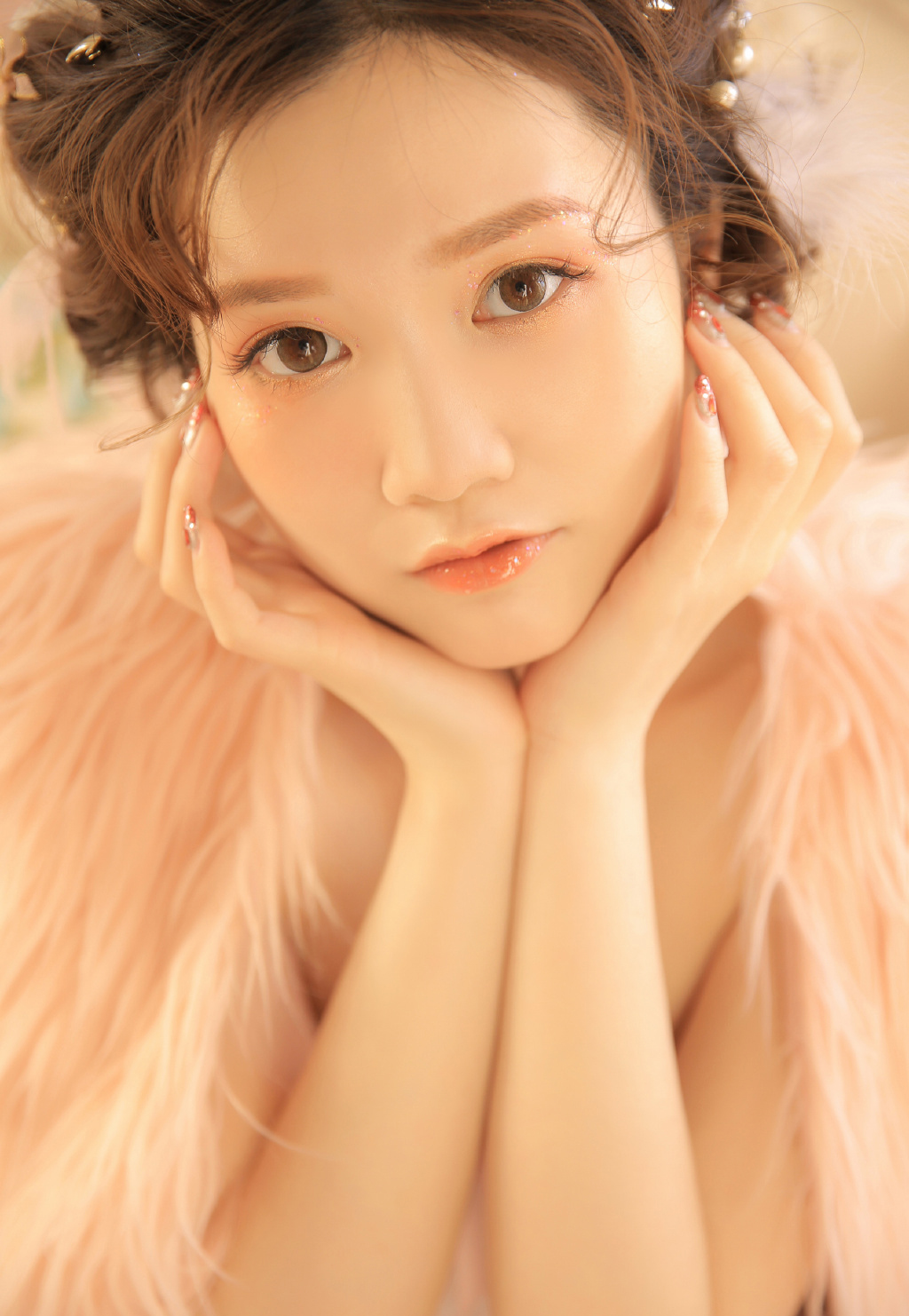 中国内地流行乐女歌手《创造101》杨超越自拍照图片图片