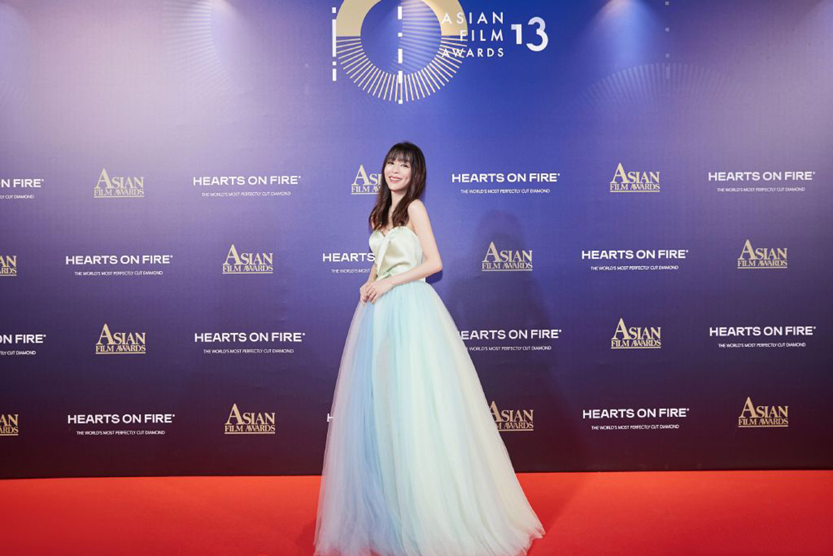 中国内地福建永安女演员张静初红衣造型写真图片：知性优雅图片