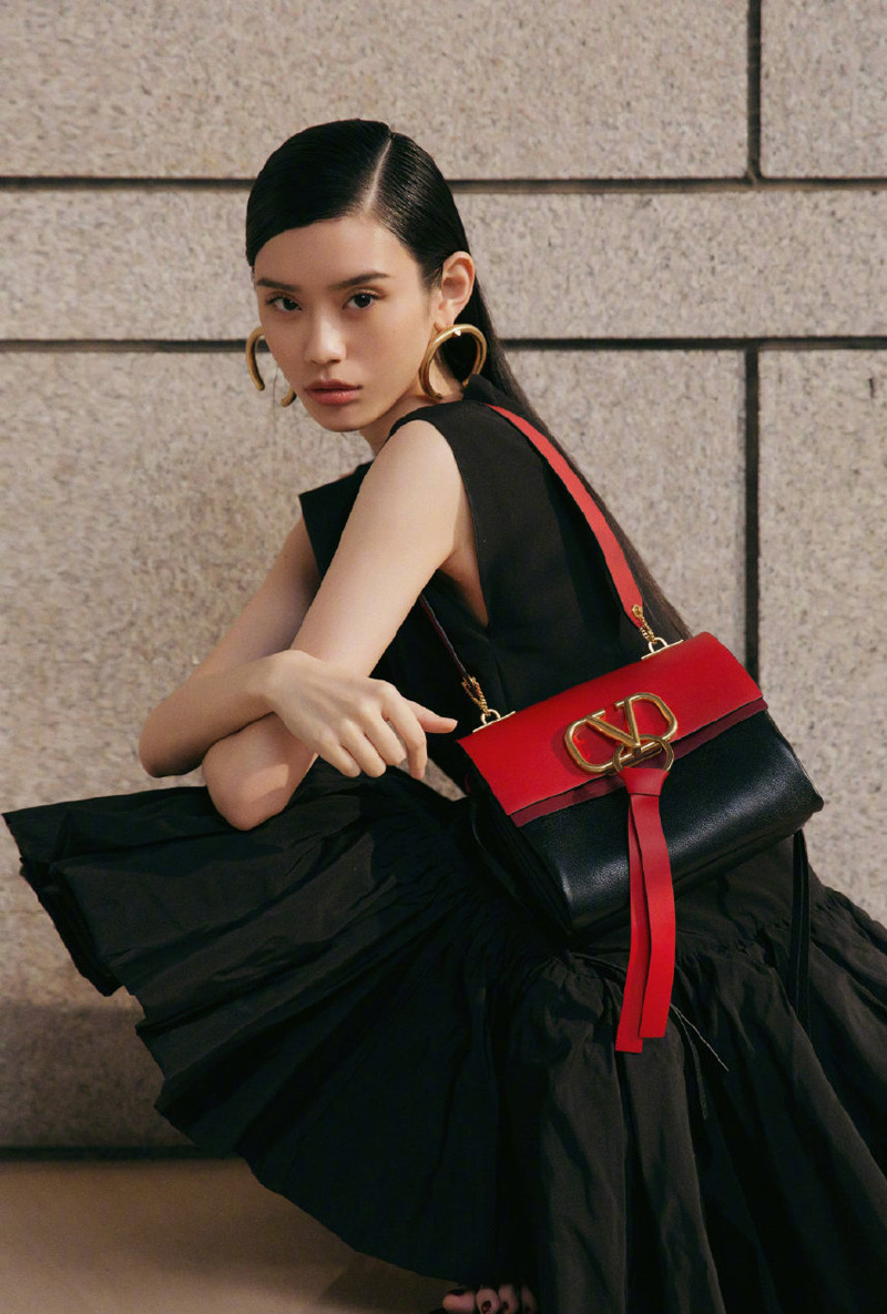 中国内地上海女模特奚梦瑶时尚帅气机场街拍图片图片