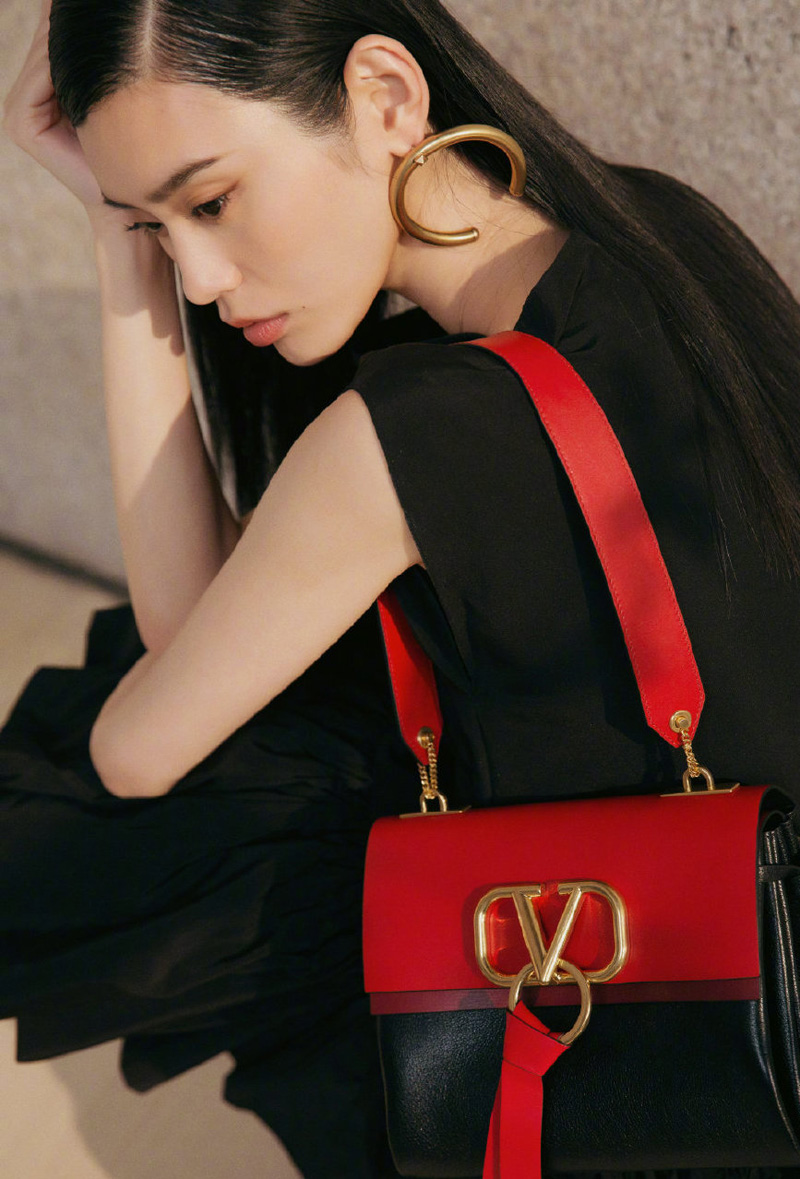 中国内地上海女模特奚梦瑶时尚帅气机场街拍图片图片