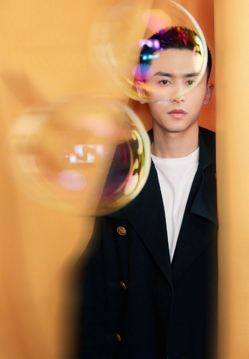 张哲瀚图片