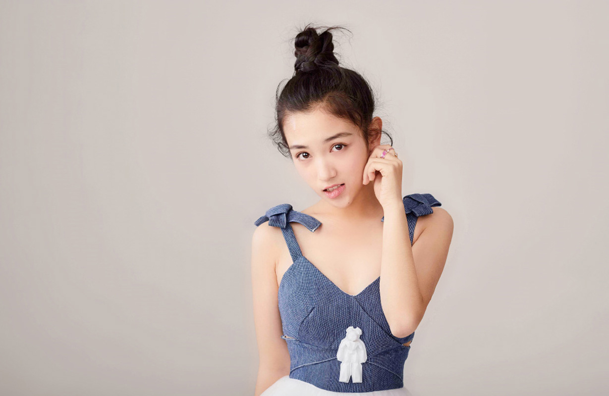 高清女星代露娃可爱俏皮自拍照图片图片