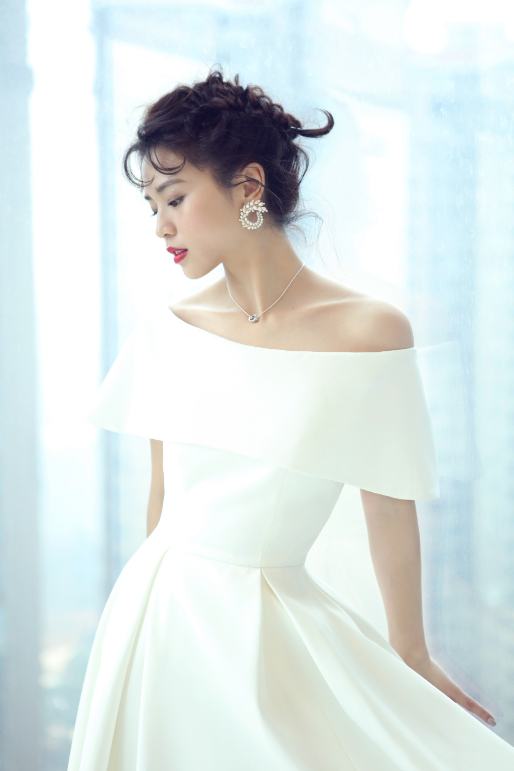 中国内地四川省达州市渠县人女歌手黄英性感灵动写真图片图片