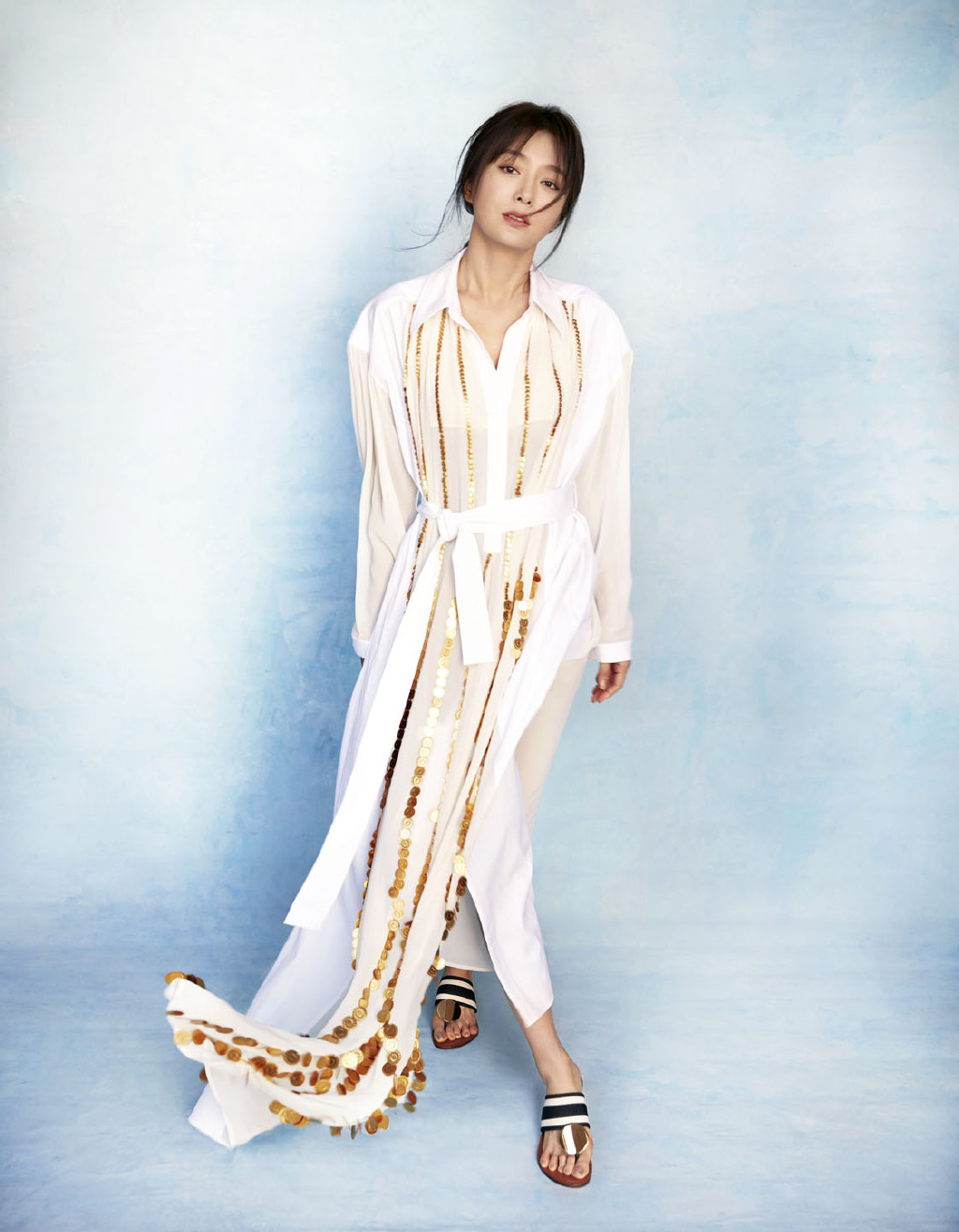 高清中国内地辽宁省沈阳女演员秦岚钻石蓝睫毛魅力性感写真图片