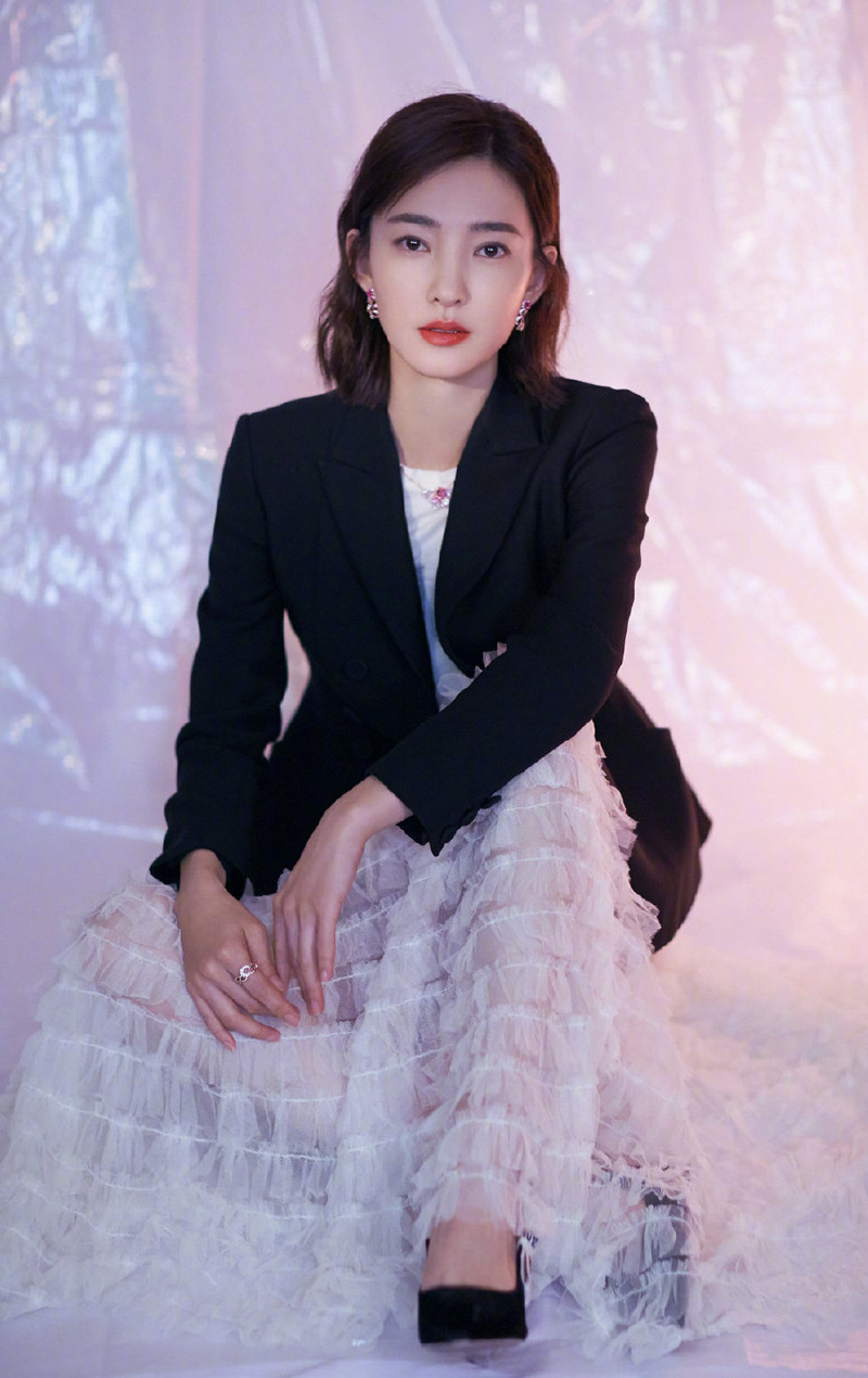 王丽坤性感干练活动写真图片图片