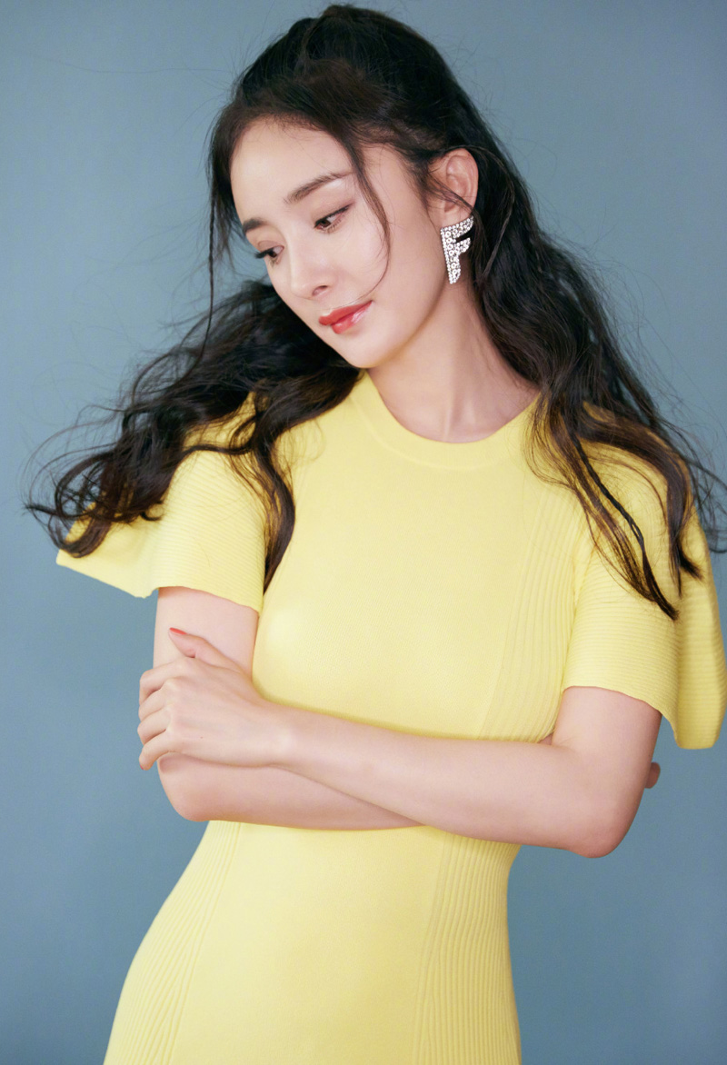 中国内地北京影视女演员杨幂优雅复古写真桌面壁纸图片