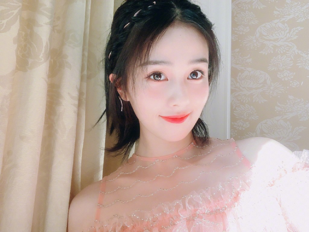 江苏常州职业模特女演员白鹿时尚迷人写真图片图片