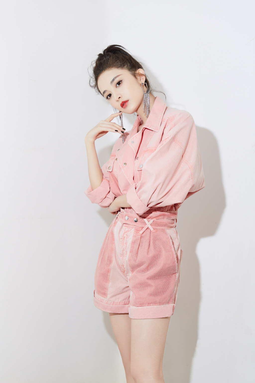 中国内地新疆乌鲁木齐市影视女演员古力娜扎微博之夜性感甜美写真图片图片