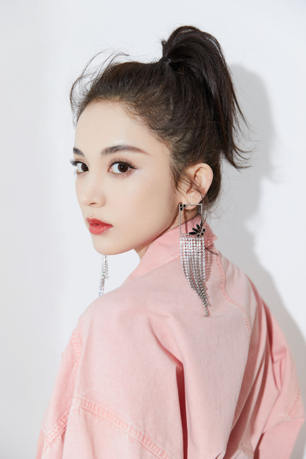 中国内地新疆乌鲁木齐市影视女演员古力娜扎微博之夜性感甜美写真图片图片