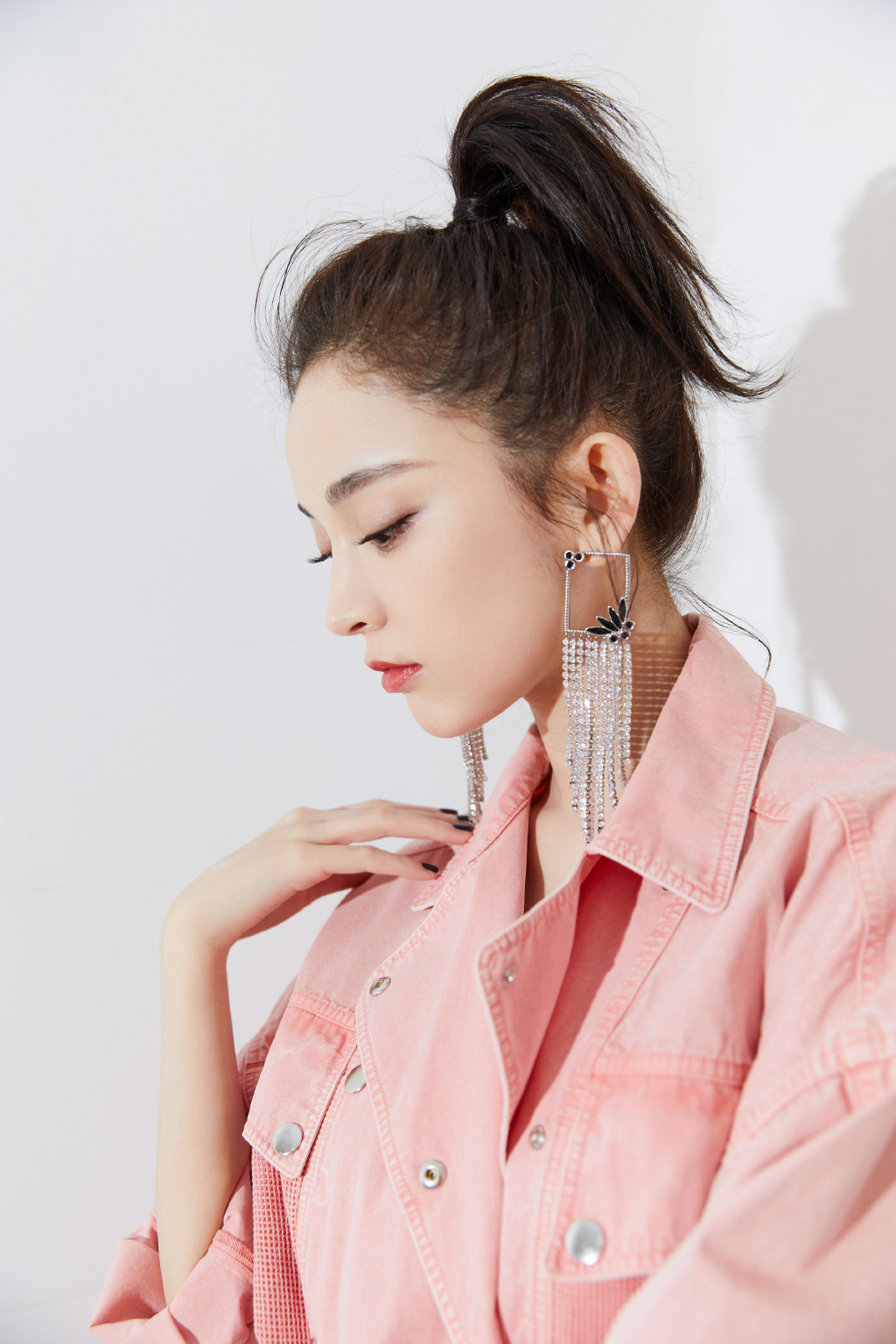 中国内地新疆乌鲁木齐市影视女演员古力娜扎微博之夜性感甜美写真图片图片