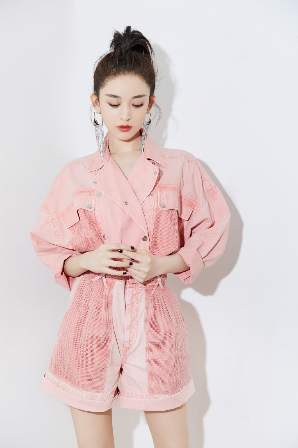 中国内地新疆乌鲁木齐市影视女演员古力娜扎微博之夜性感甜美写真图片图片