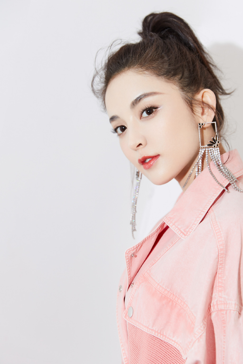 中国内地新疆乌鲁木齐市影视女演员古力娜扎微博之夜性感甜美写真图片图片