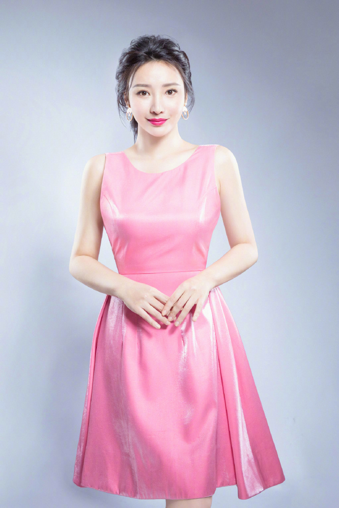 中国内地湖南衡阳女演员柳岩写真电脑桌面壁纸之网络美女图片