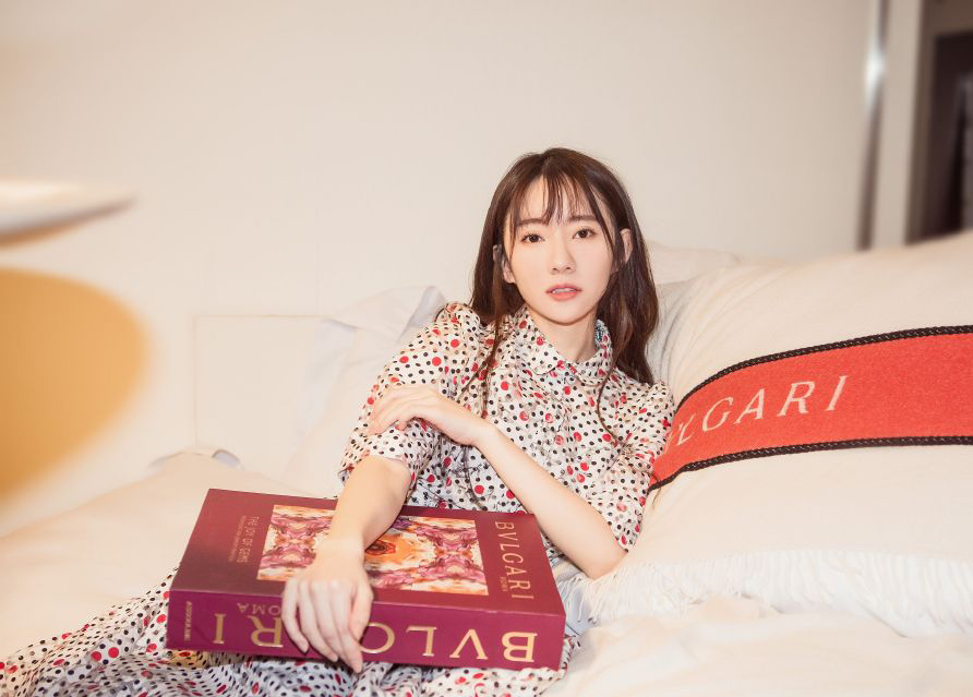 高清辽宁大连女明星宅男女生刘萌萌性感写真高贵迷人图片