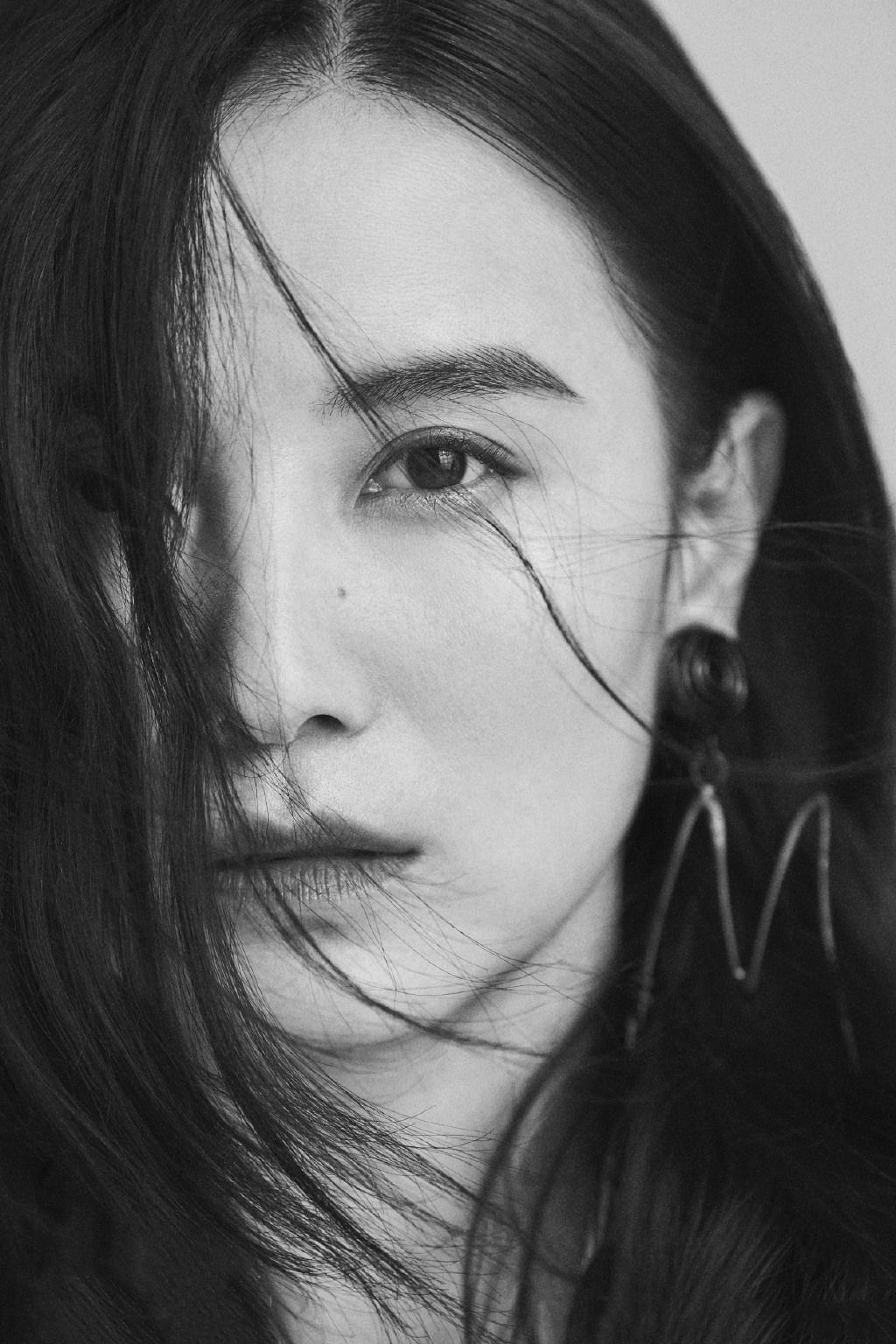 宋佳白色西装时尚干练写真图片图片