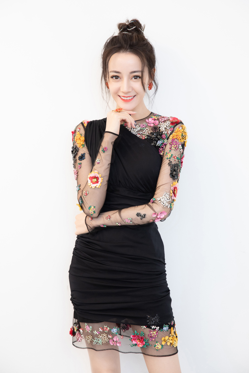 新疆乌鲁木齐美女演员迪丽热巴超A酷飒写真图片图片