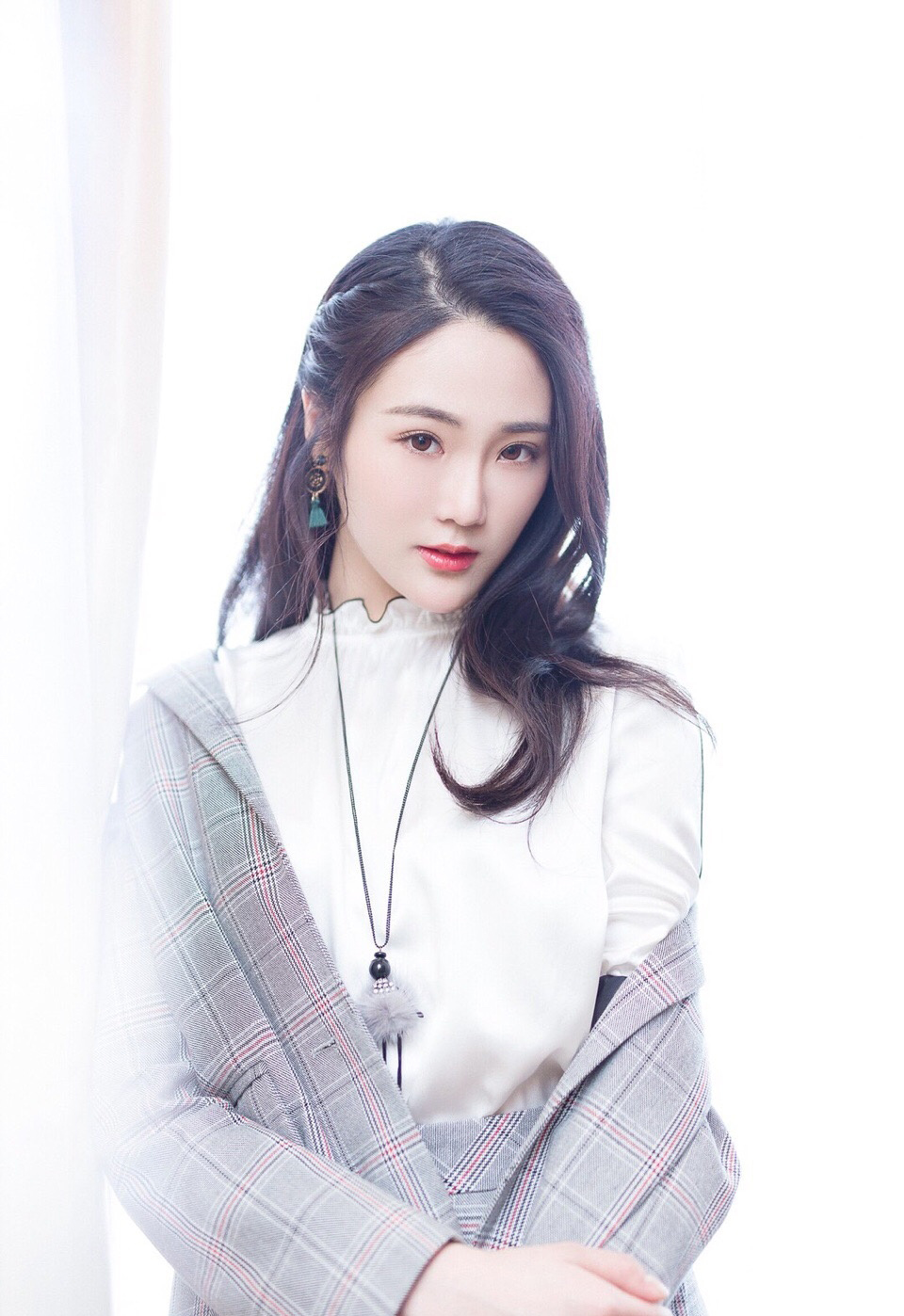 高清张可盈露肩裙性感写真图片图片