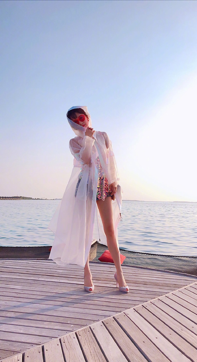 李念印花长裙优雅性感写真图片图片
