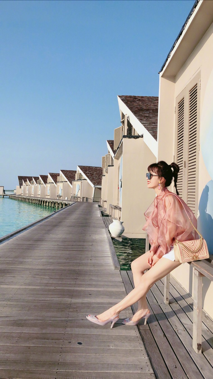 李念图片 李念夏日清新时尚写真图片