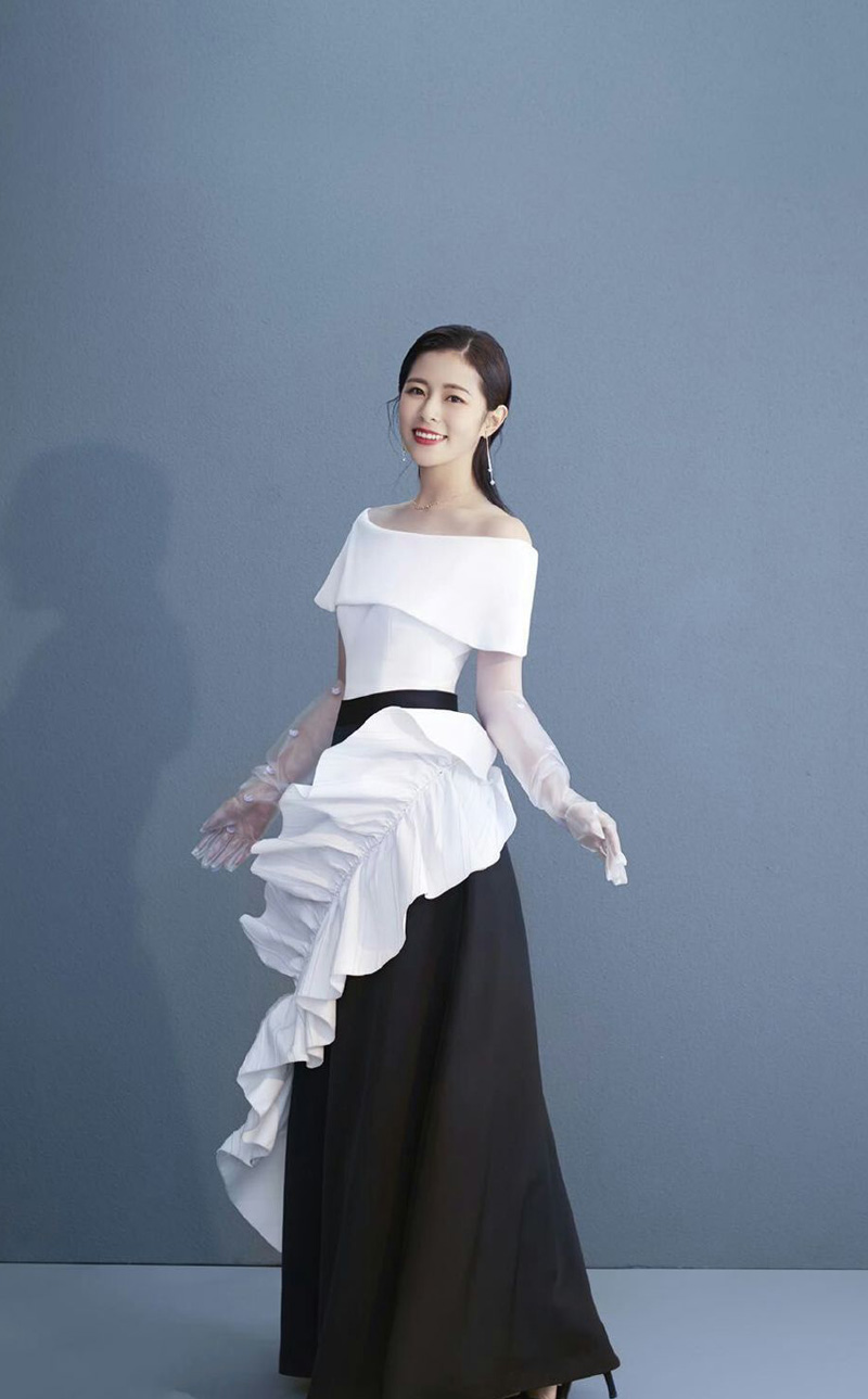中国台湾影视女演员任容萱白裙优雅性感写真图片图片