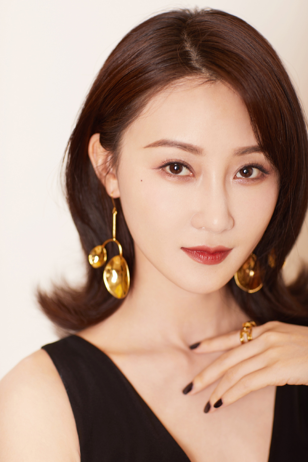 中国内地辽宁省大连女演员林鹏性感优雅写真图片图片