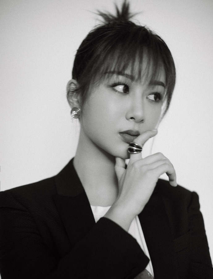 高清中国内地影视北京女演员杨紫微博之夜性感优雅写真图片图片