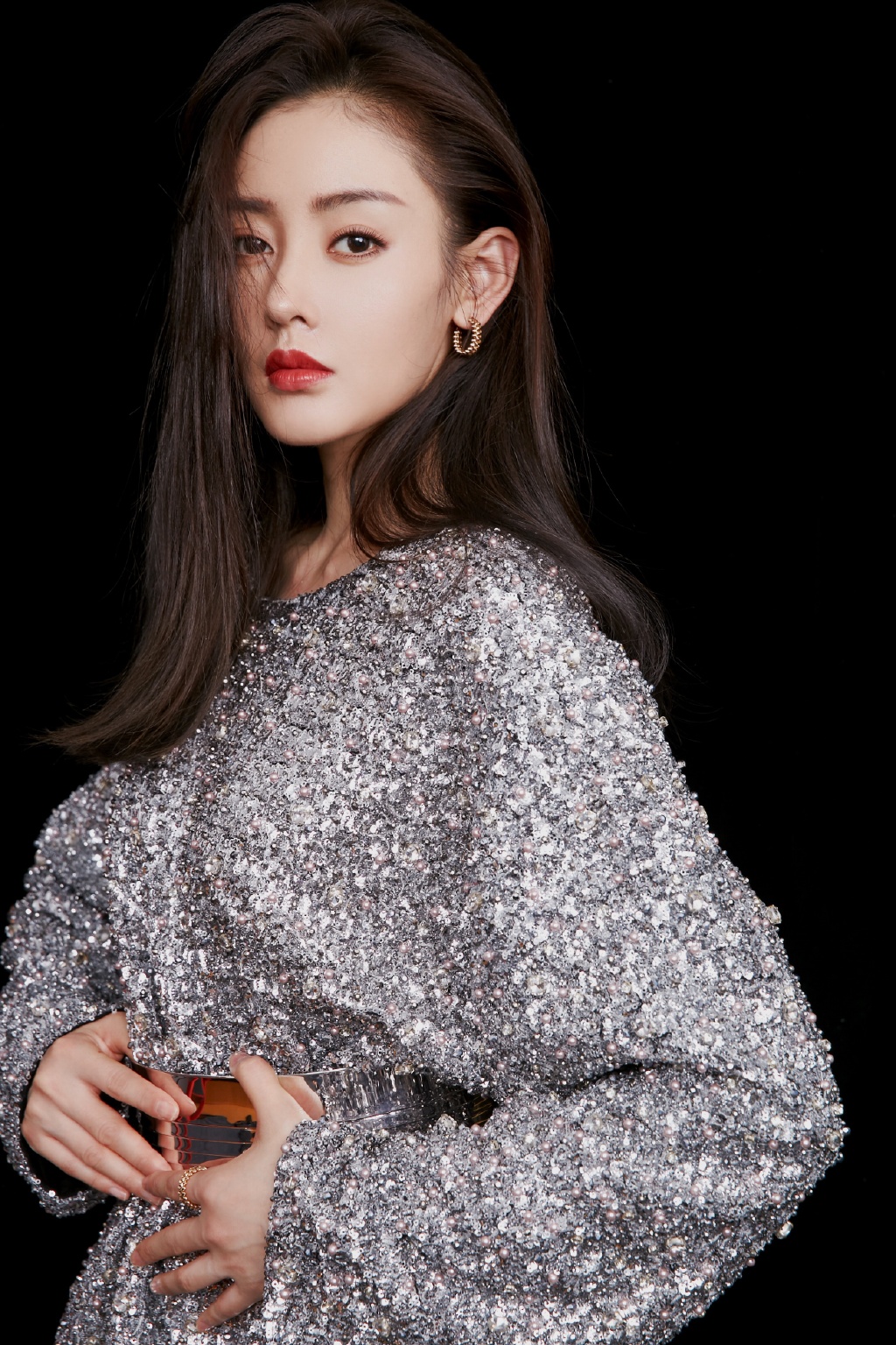 高清哈尔滨新生代女演员张天爱最新时尚杂志封面写真图片图片