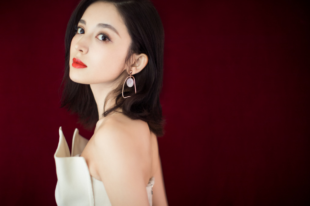 中国内地新疆乌鲁木齐市影视女演员古力娜扎微博之夜性感甜美写真图片图片
