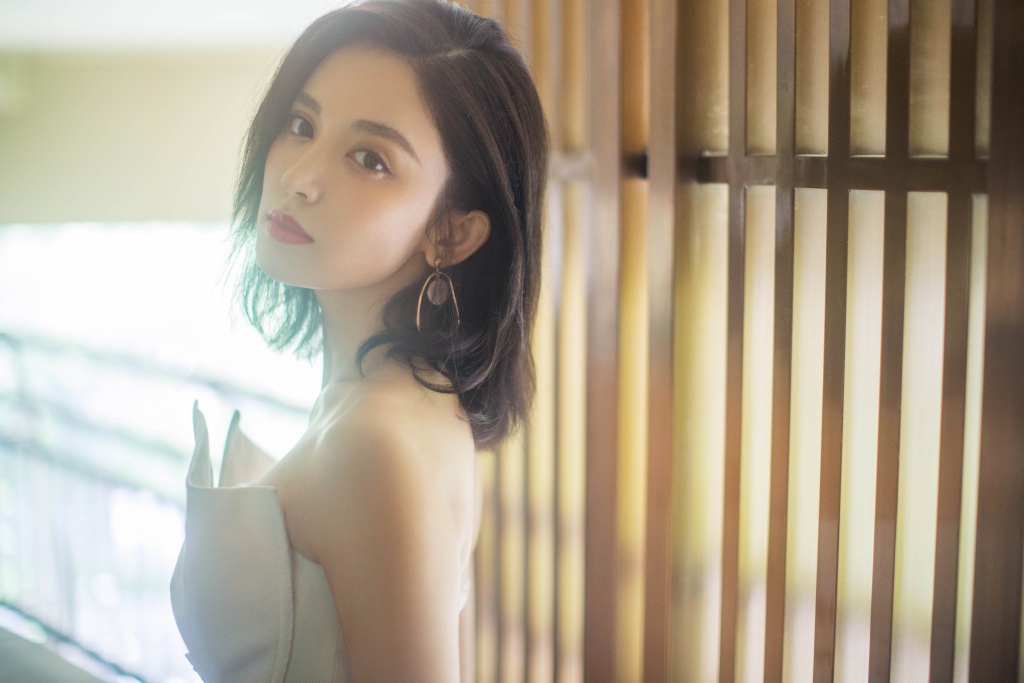 中国内地新疆乌鲁木齐市影视女演员古力娜扎微博之夜性感甜美写真图片图片