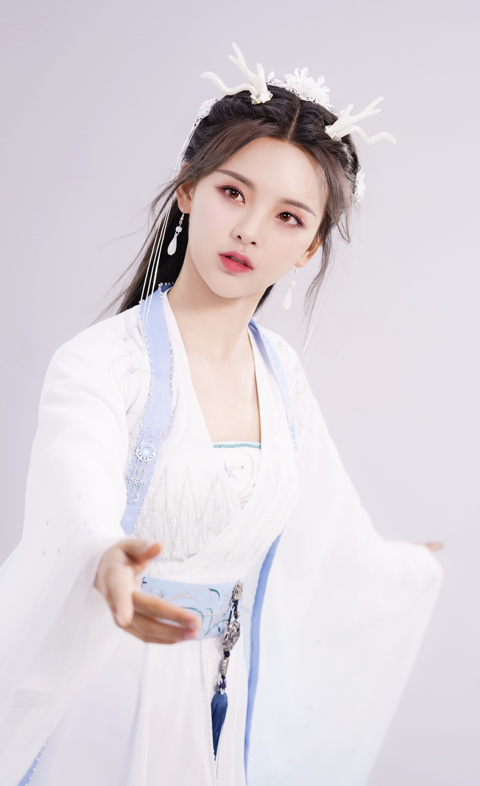 杨超越图片