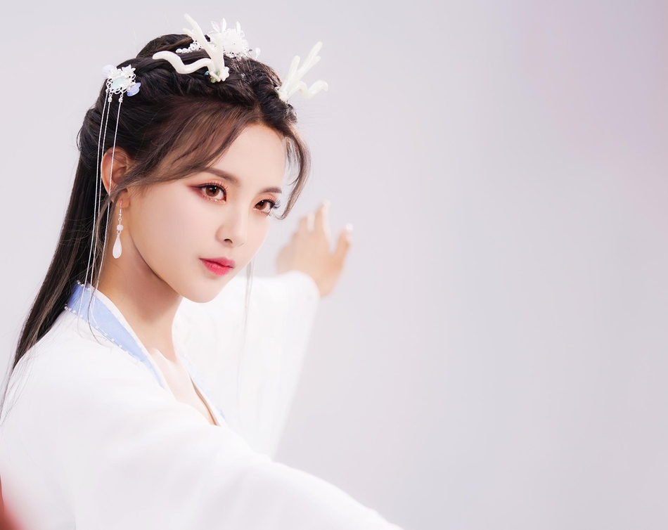杨超越图片